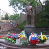 В Киеве открыт памятник Гейдару Алиеву; а в Ирпене - его жене
