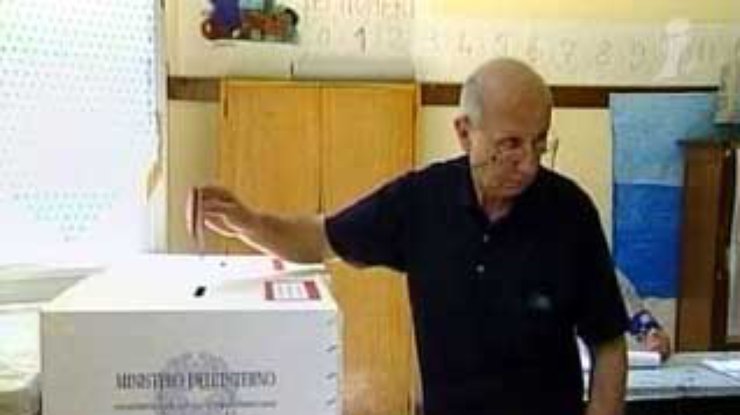 Итоги выборов в Европарламент определят политическое будущее Сильвио Берлускони