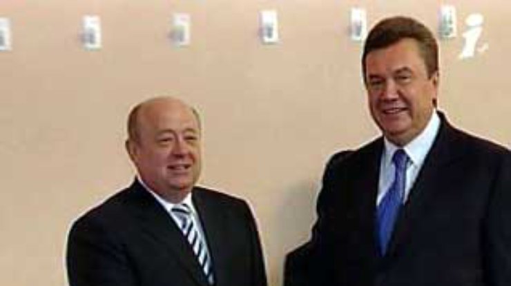 Янукович определяет стратегию работы правительства на Экономическом форуме в Петербурге