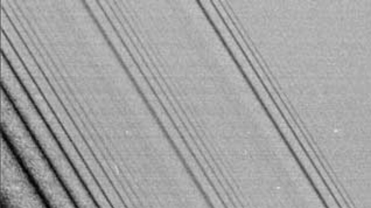 Cassini прислал первые фотографии колец Сатурна