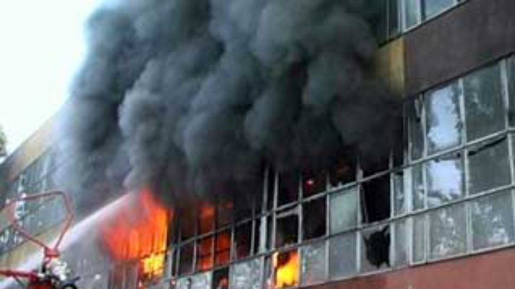 В Киеве потушен крупный пожар на мотоциклетном заводе