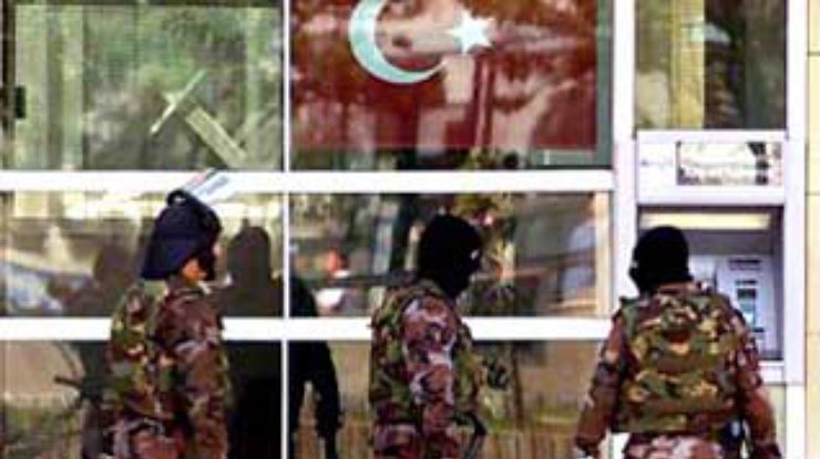 В Стамбуле террорист взял в заложники служащих канцелярии суда