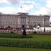 Королева Великобритании на два месяца открывает для подданных покои Букингемского дворца