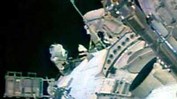 Во время выхода в открытый космос пропала связь с экипажем, космонавты досрочно вернулись на МКС