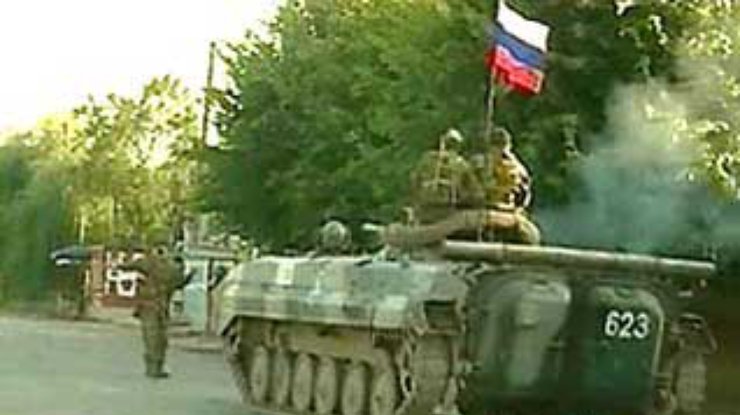 В Южной Осетии обстреляна машина российской делегации. Начался бой