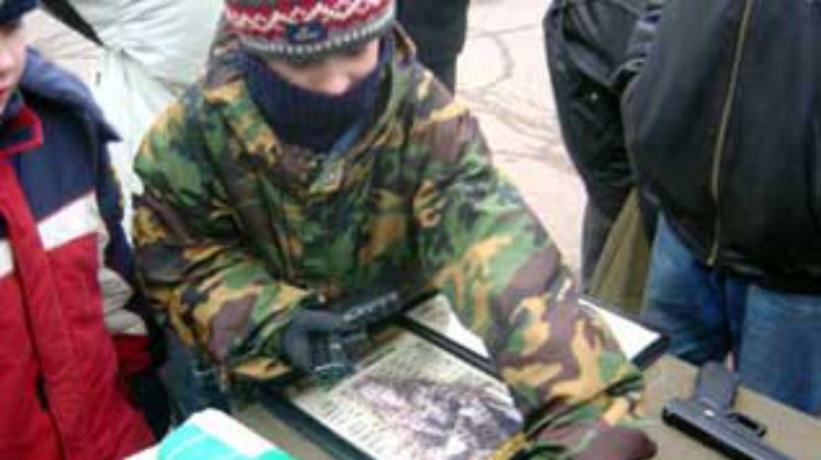 Малолетние преступники обучаются военному делу