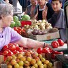 Покупать продукты на стихийном рынке опасно для здоровья