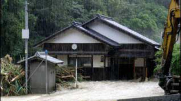 Тайфун "Мэги" унес жизни семерых японцев и двоих корейцев