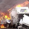Крупное ДТП в США: столкнулись 33 автомобиля, шоссе превратилось в горящий ад