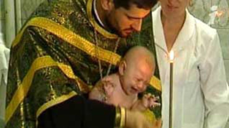 В Институте нейрохирургии крестили пятимесячного Богдана Колосова
