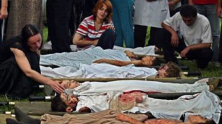 Более 300 человек погибли в результате захвата заложников в Беслане (Постоянное дополнение)