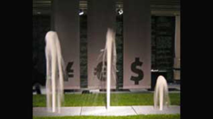 Голландец сделал фонтан, показывающий курсы валют