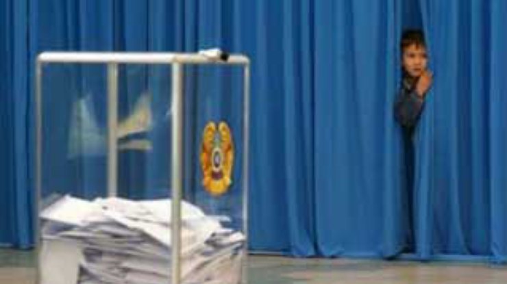 На парламентских выборах в Казахстане лидирует партия Назарбаева