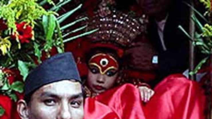 Живая богиня показала себя непальцам