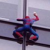 "Человек-паук" покорил офис французских нефтяников