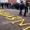 Сторонники Януковича поиздевались над ни в чем не повинными апельсинами в знак ненависти к "нашизму"