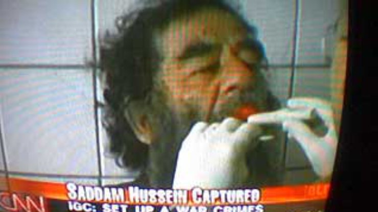 Саддам Хусейн впервые встретился со своим адвокатом