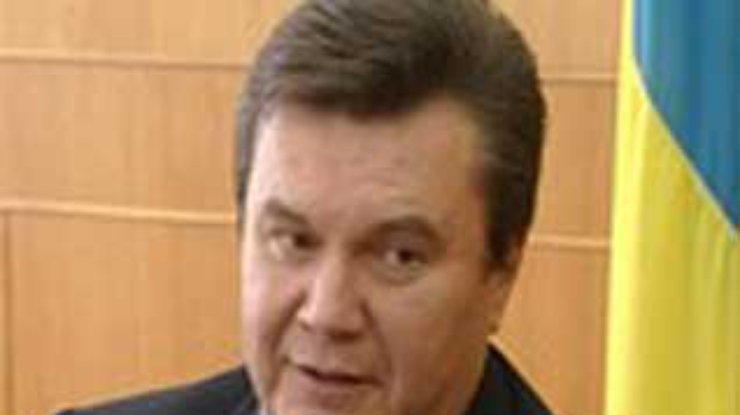 Янукович свой визит в Одессу начал с посещения рынка