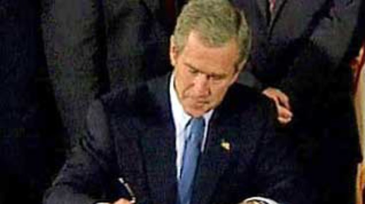 Буш подписал указ о крупнейшем за 50 лет реформировании спецслужб США