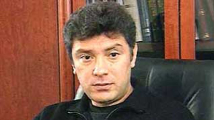 Немцов: 2004 год запомнится "зачисткой" демократических завоеваний
