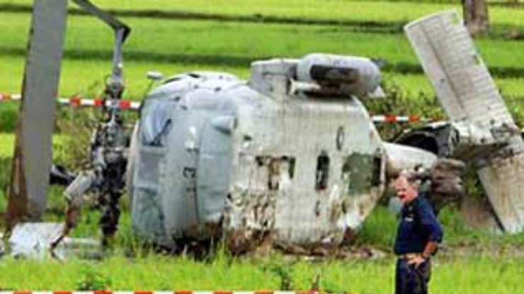 В Индонезии упал американский вертолет: 10 человек ранены
