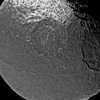 Спутник Сатурна опоясывает по экватору уникальный горный хребет