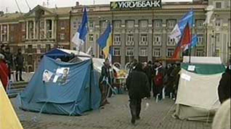 Мэр Донецка заявил о поддержке митингующих сторонников Януковича