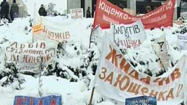 Палаточный городок в центре Киева сворачивается