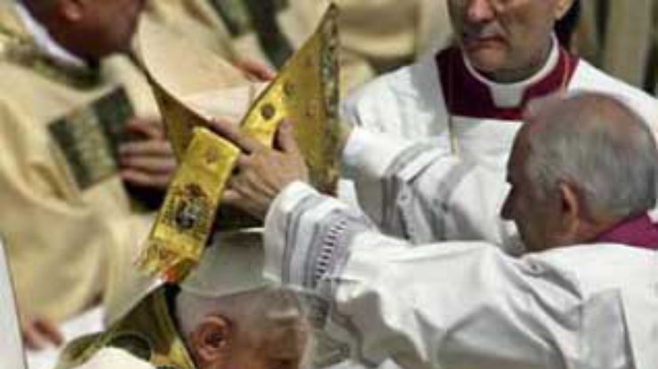 Новый Папа римский Бенедикт ХVI вступил на Святой Престол