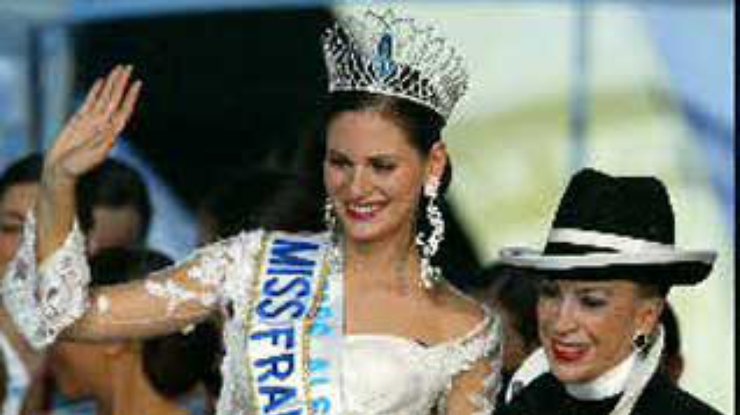 "Мисс Франция-2004" наказана за откровенные снимки для "Плейбоя"