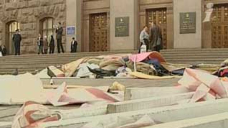 В Киеве жестоко разгромили палатки протестующих
