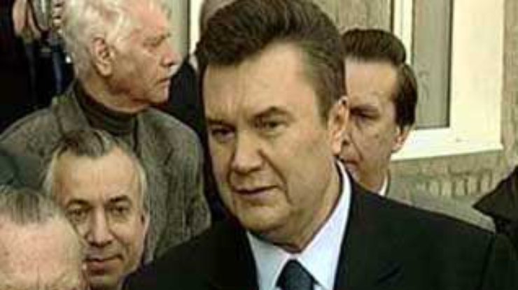 Янукович пришел на допрос в Киевское УБОП