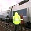 Во Франции пассажирский поезд столкнулся с перевозившим газ грузовиком
