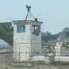 Спальня с видом на тюрьму. И лесопилка по-соседству