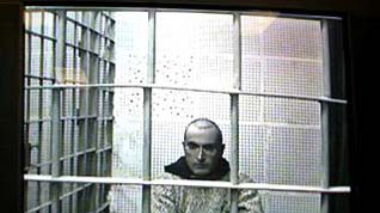 Михаил Ходорковский отмечает 42-летие. Ему разрешат подольше посмотреть телевизор