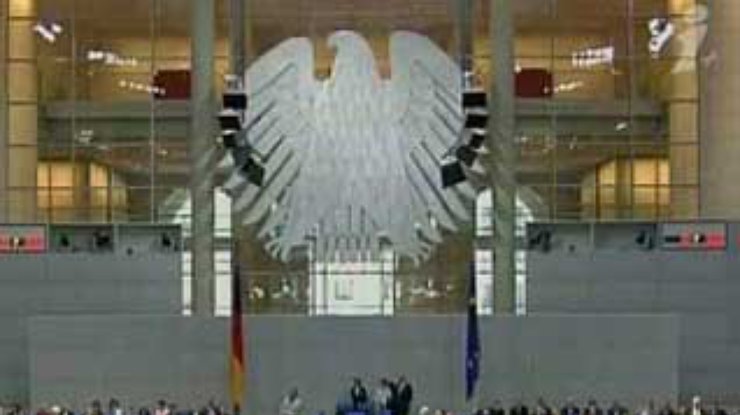 Бундестаг Германии выразил Шредеру недоверие