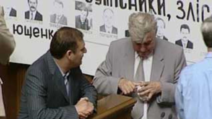 Апелляционный суд лишил депутатских мандатов девять совместителей