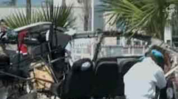 На турецком курорте Кушадасы взорвался микроавтобус