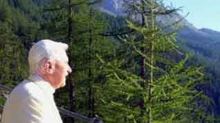 Папа Римский обратился к верующим во время летнего отдыха в горах