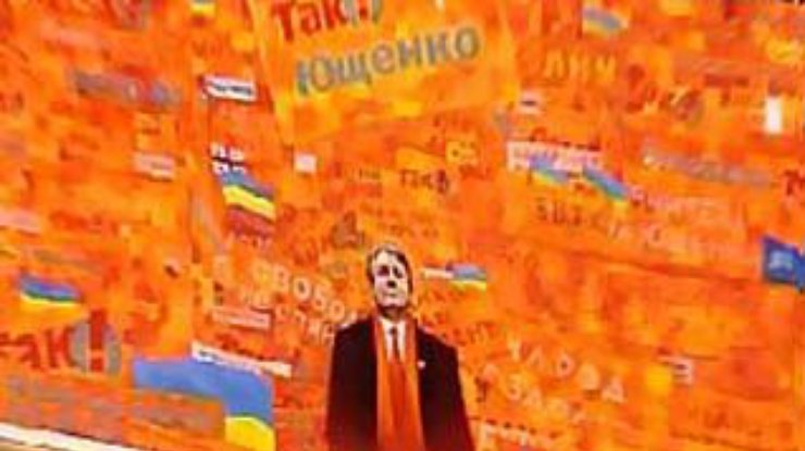 2004 человека написали картину об оранжевой революции