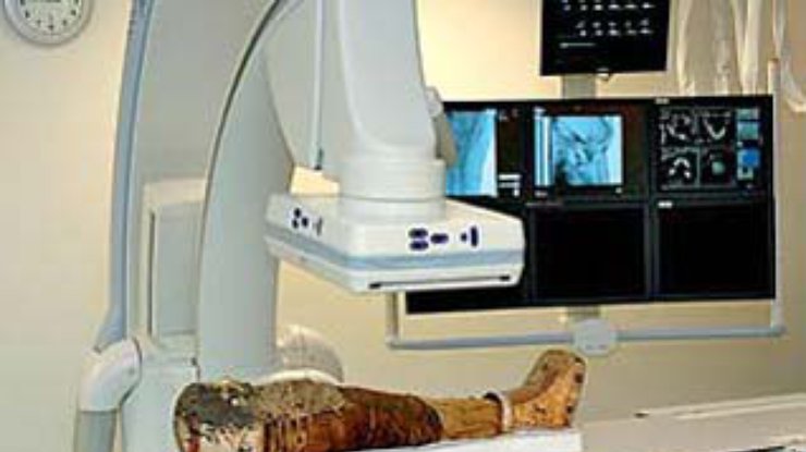 Ученые "распеленали" двухтысячелетнюю египетскую мумию