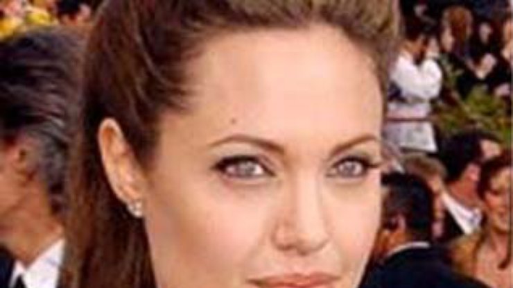 Анджелина Джоли получила гражданство Камбоджи