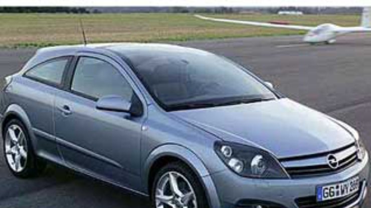 Opel Astra GTC с панорамным стеклом все еще в пути