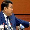 Президент Туркменистана  запретил пение под "фанеру"