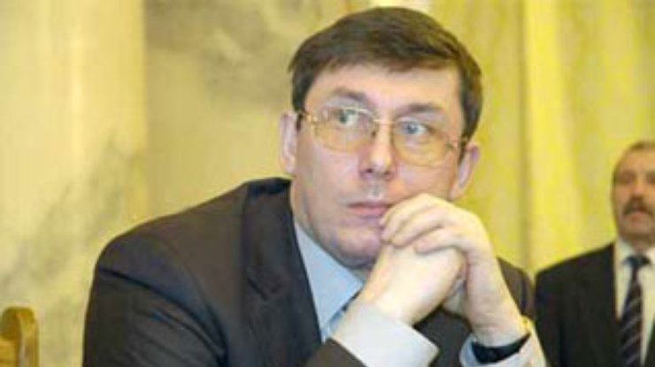 Ющенко предлагает Луценко работать в новом Кабмине