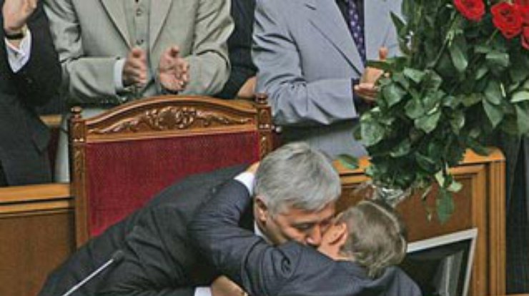 Виктор Янукович оказал Виктору Ющенко вражескую услугу