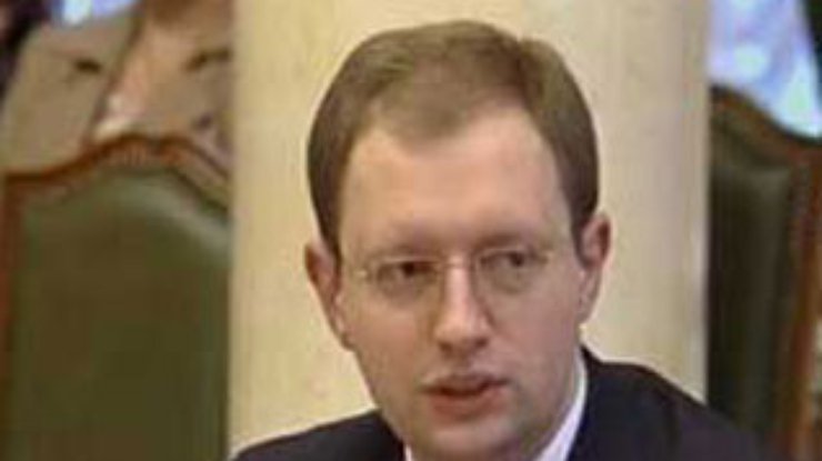 Яценюк: Минэкономики не будет вмешиваться в работу Нацбанка