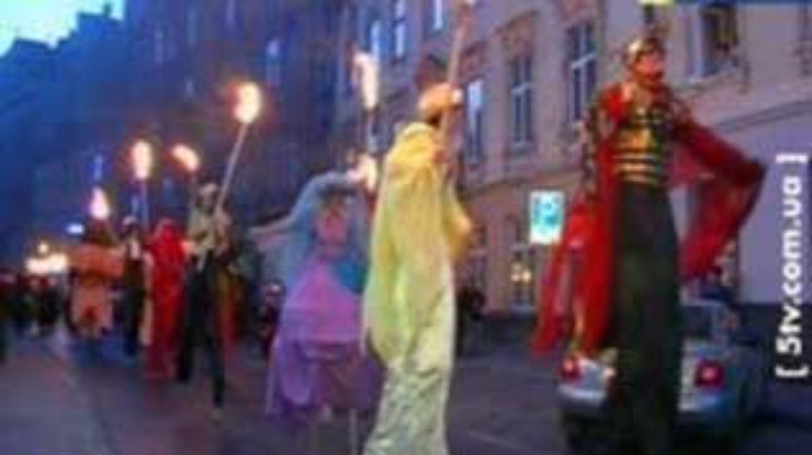 Международный фестиваль уличных театров проходит во Львове