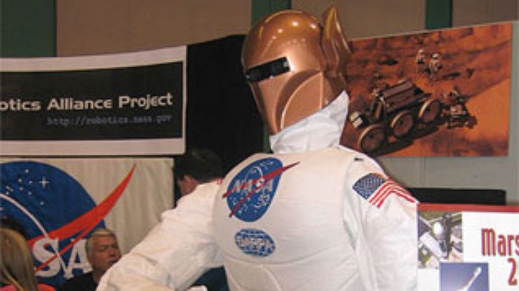 В состав экипажа шаттла включат астронавта-робота