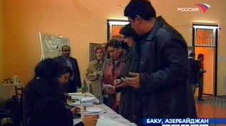По данным экзит-полла, в Азербайджане победила правящая партия (Дополнено в 21:18)